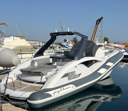 Python yacht python c33