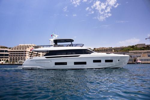 Azimut 82 fly