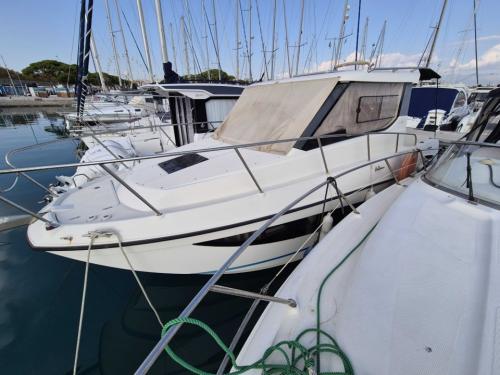 Quicksilver activ 855 cruiser