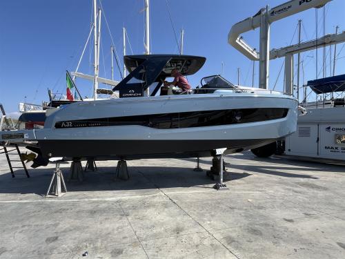 Cranchi a 32 luxury tender